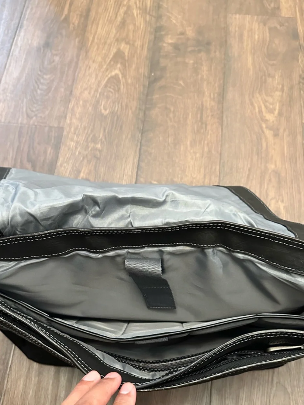 EBAGS Black Leather Laptop Messenger Bag with Adjustable Strap